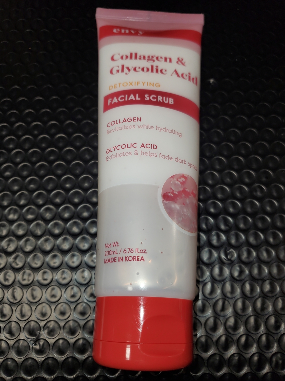 Collagen & Glycolic Acid Facial Scrub - Pink/Red
